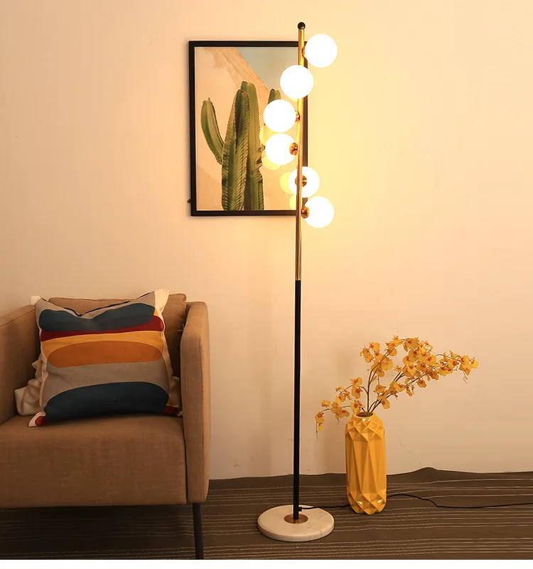 Virella – Scandinavische staande lamp met glazen kap