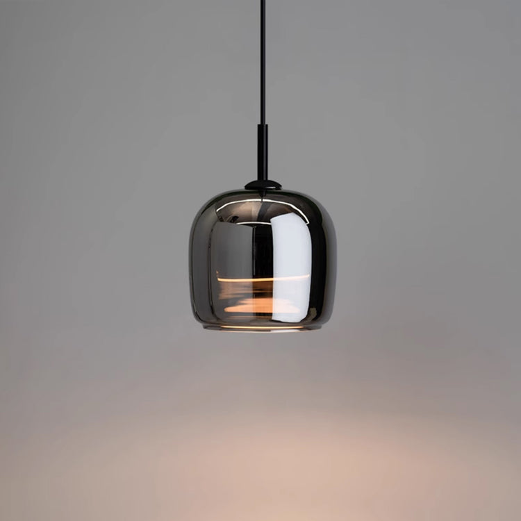 Noira – Scandinavische hanglamp van zwart glas met moderne elegantie