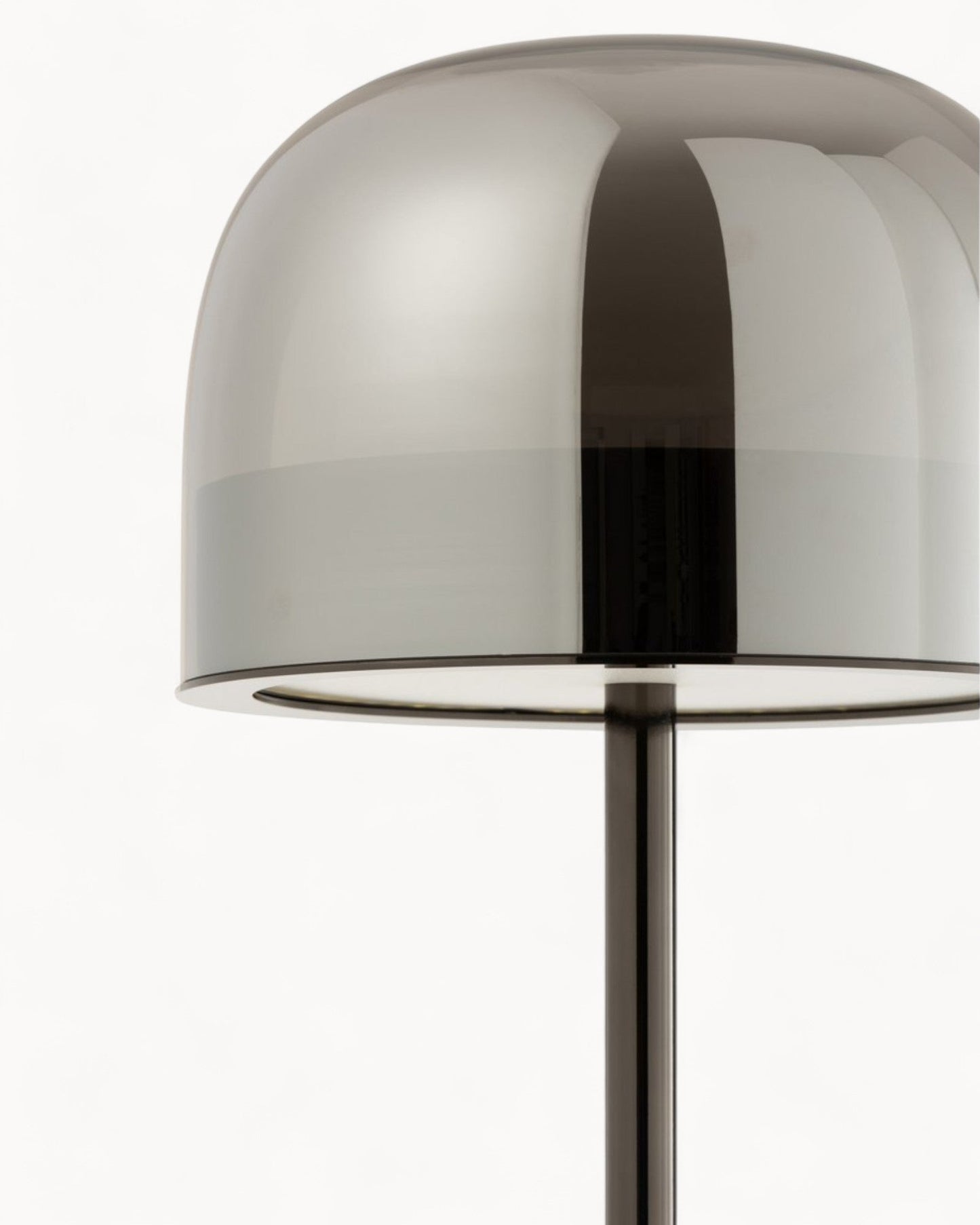 Elara – Elegante Tafellamp van Zilver, Glas & Metaal
