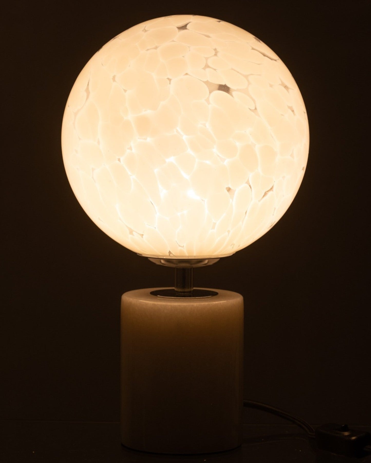Daniella – Tafellamp met Witte Glasvoet en Elegant Design
