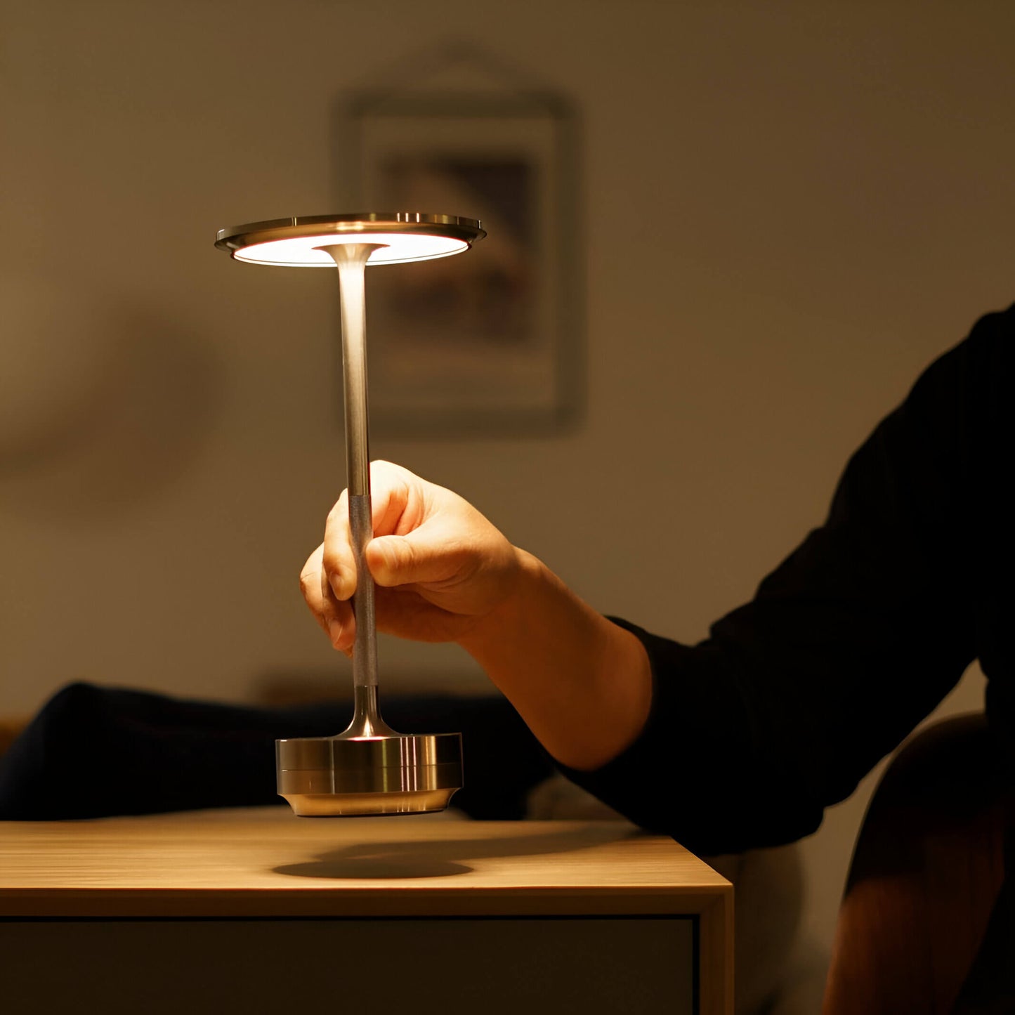 LumiAura – Draadloze LED-sfeerlamp met verfijnd design