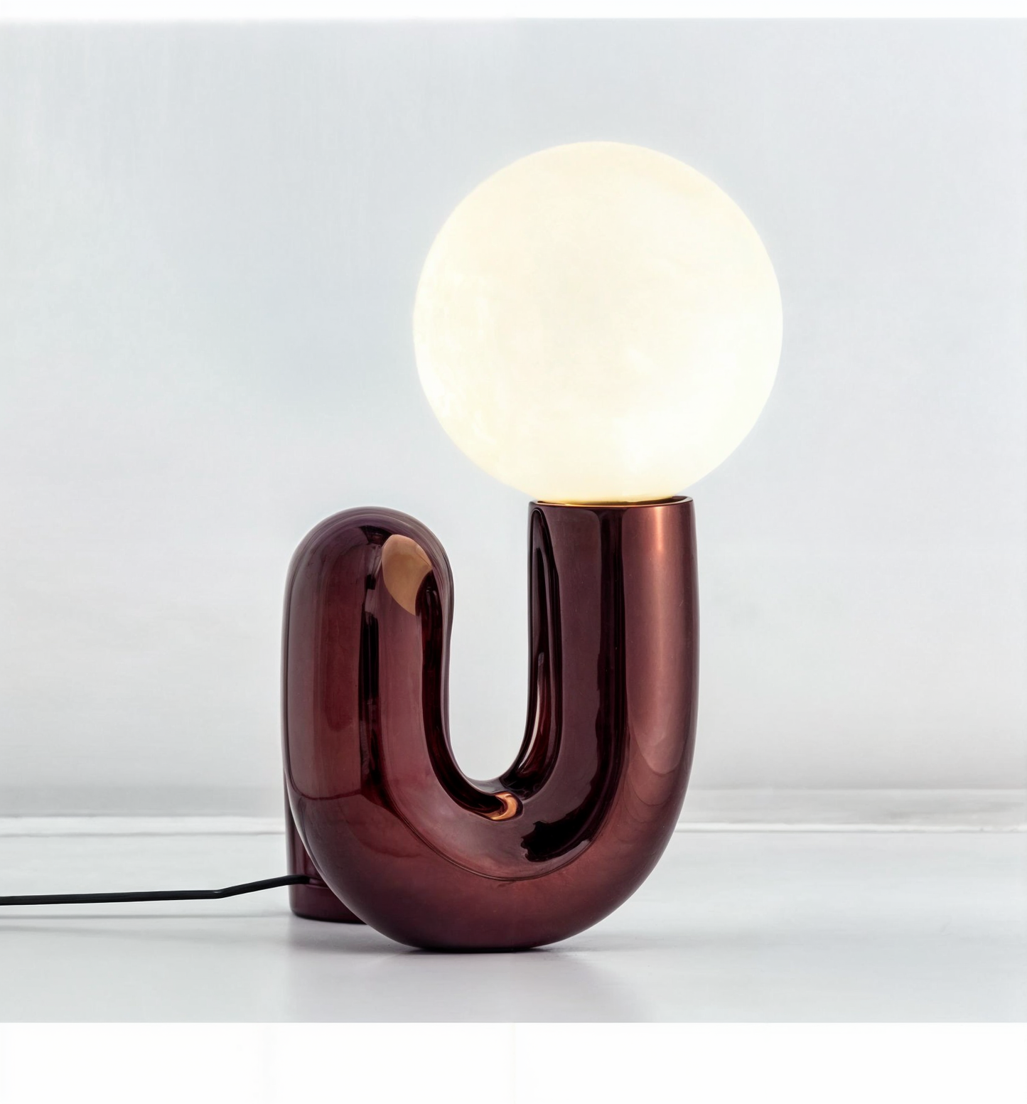 Lunaris – Moderne LED Tafellamp met Matglazen Kap